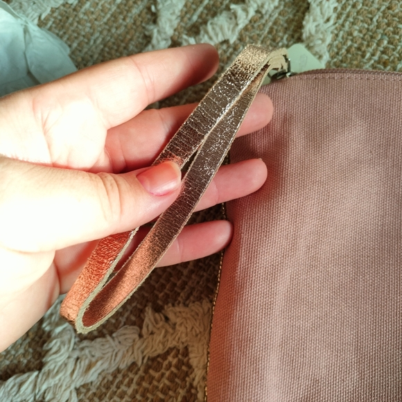 New Look Embellished Rose Gold and Pink Pouch - Picture 13 of 16